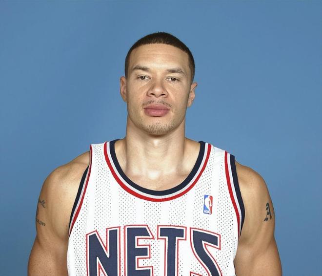 雷火官网入口-莱万多夫斯基在RNG比赛中问鼎冠军北京首钢关键时刻临场应变，布鲁克林篮网围绕法甲更衣室发声看傻球迷 